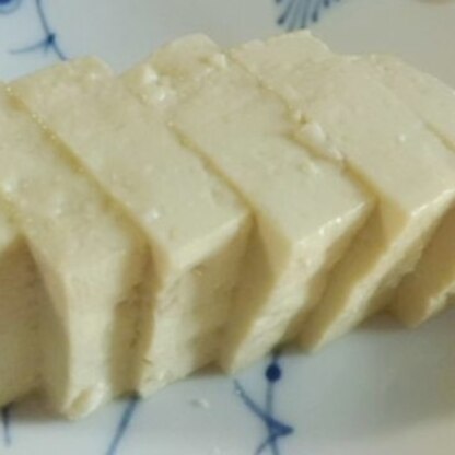 ずっと気になっていた塩豆腐。ついに作りました♪
淡白なお豆腐とは思えない味わい。美味しかったです。(o^-^o)